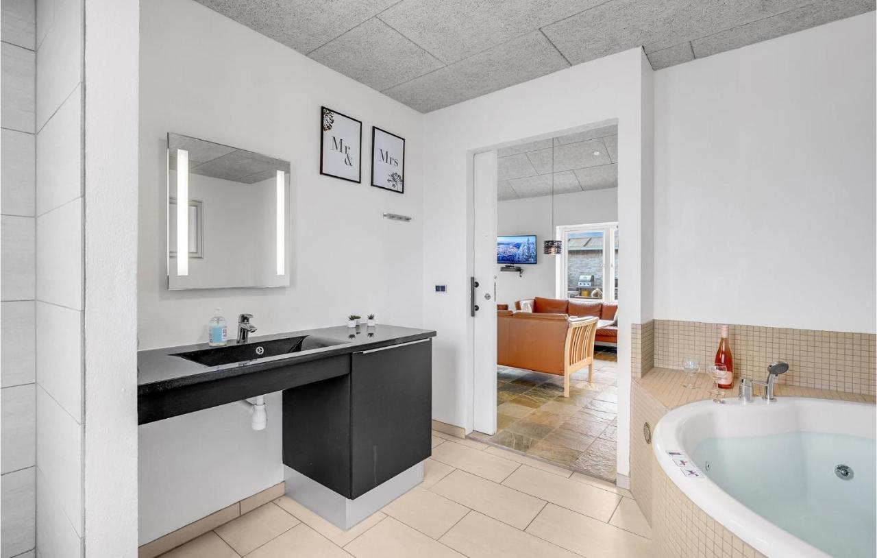 Nice Home In Tarm With Kitchen 외부 사진